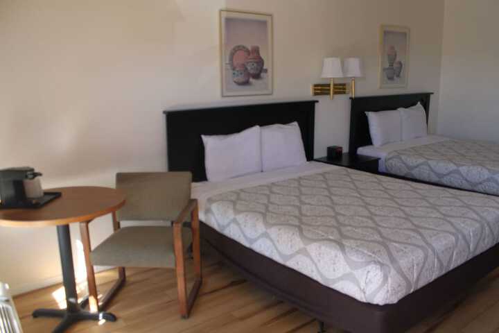 1 Queen Bed (5 of 24)