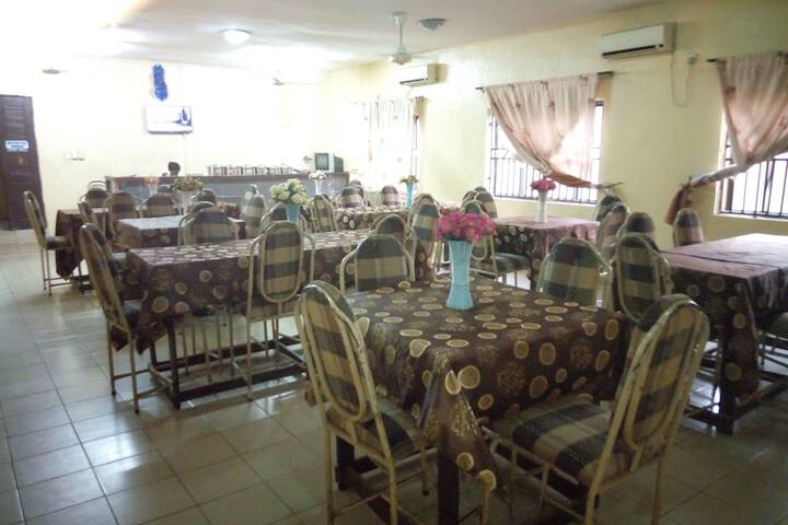 Dining 18 of 26