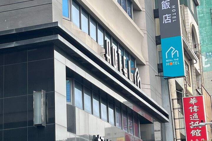 Hotel 11 of 12