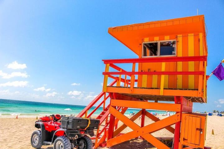2 Bedroom 2Bath Deluxe Apt with Patio in Miami Beach, FL