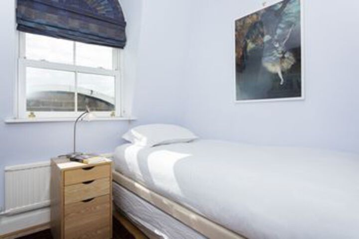 Room 10 of 20