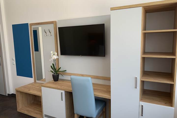 Room 6 of 20