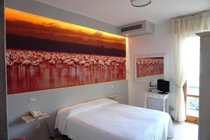 Room 9 of 16