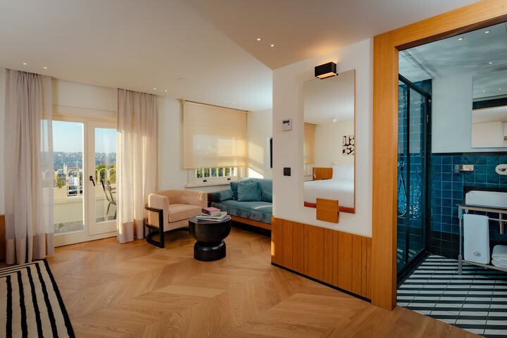 Room 16 of 113