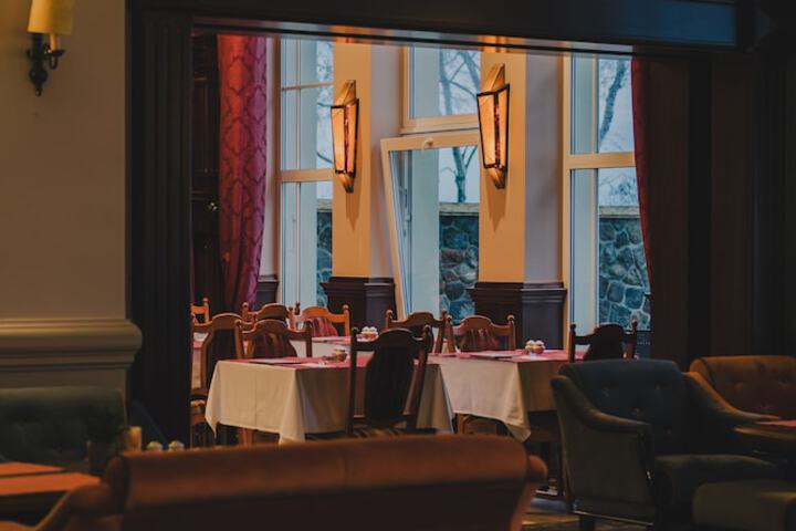 Dining 31 of 40