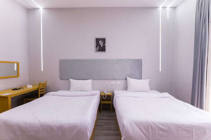 Room 12 of 39