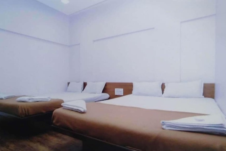 Room 13 of 32