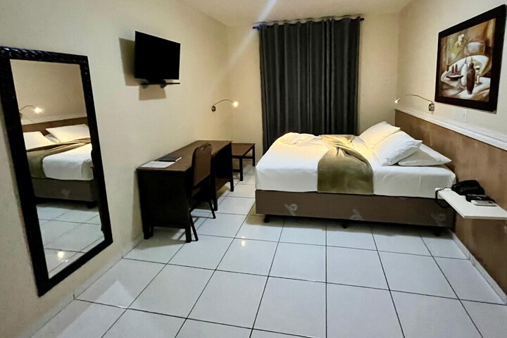 Room 32 of 57