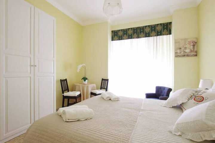 Room 10 of 26