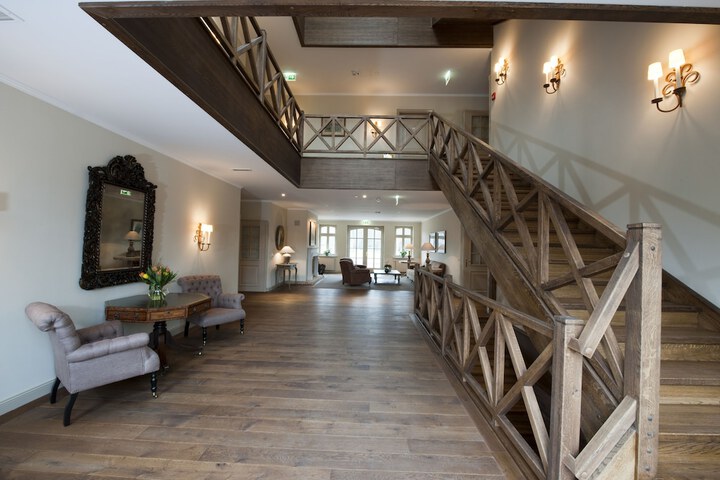 Entrance & Lobby