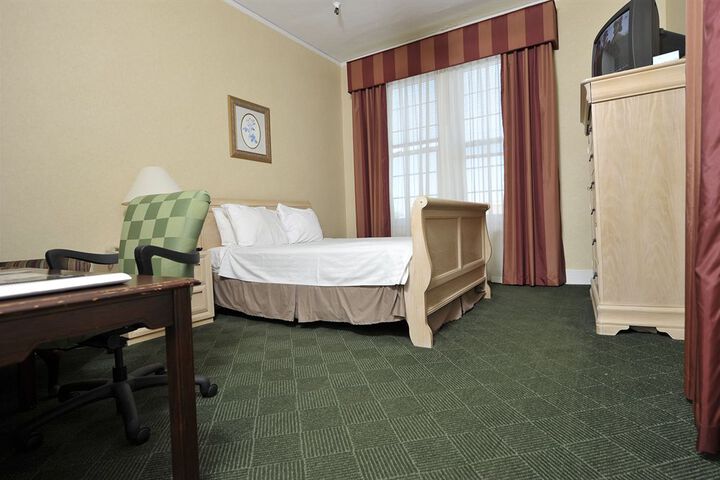 Room 10 of 25
