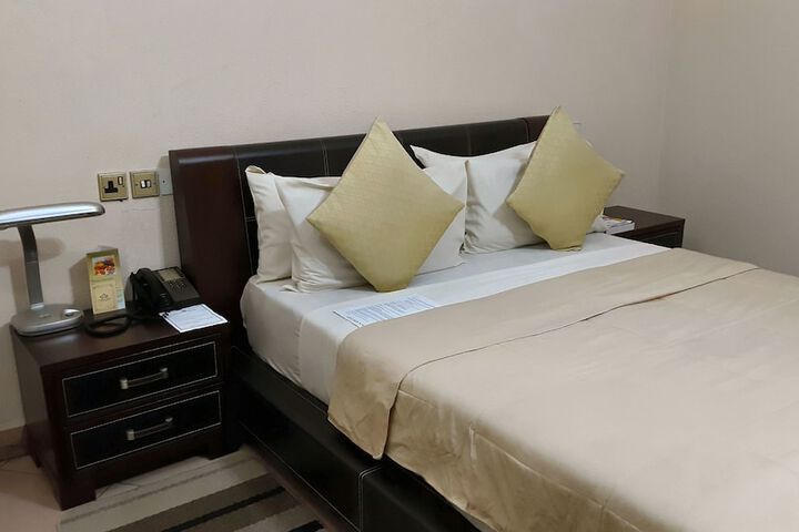 Room 6 of 24