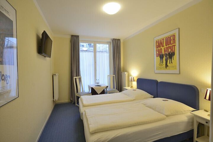 Room 7 of 28
