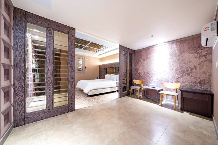 Room 2 of 15