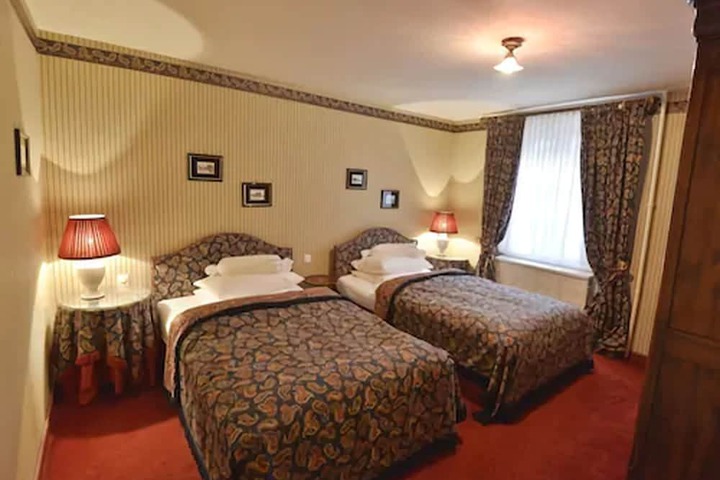 Room 11 of 52