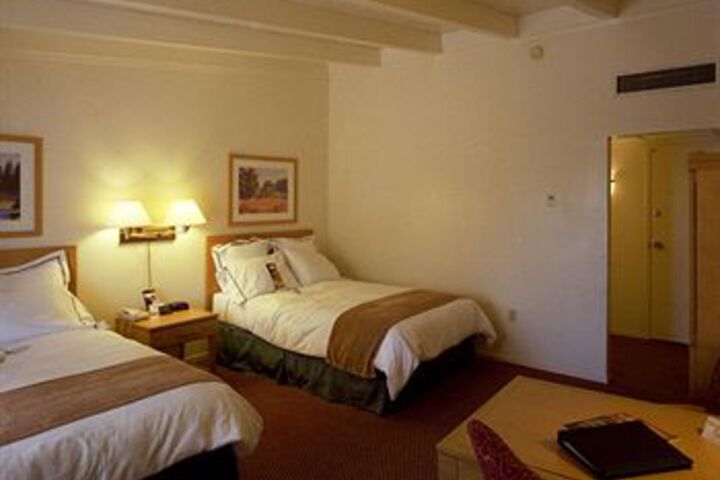 Room 33 of 72