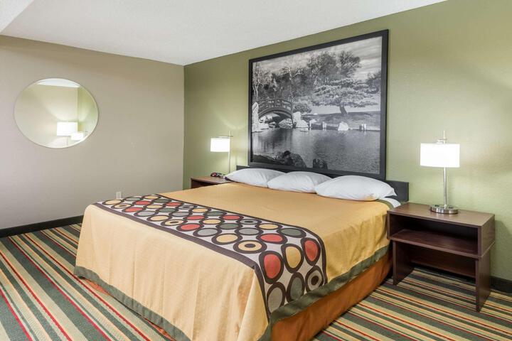 1 King Bed (2 of 11)