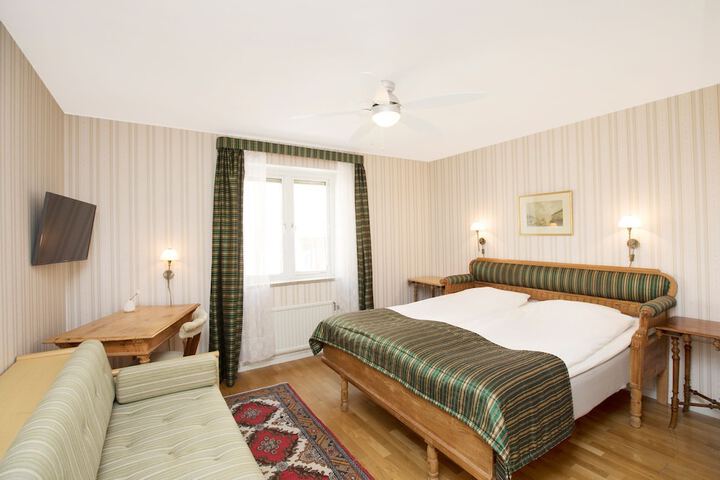 Room 9 of 49