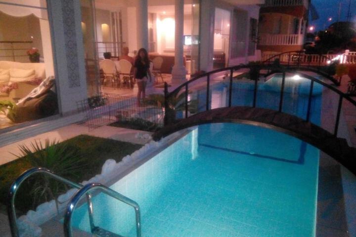 Pool 40 of 67