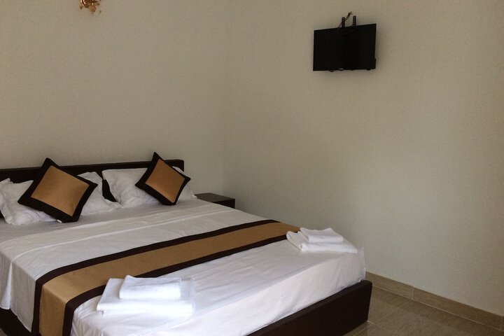 Room 4 of 33