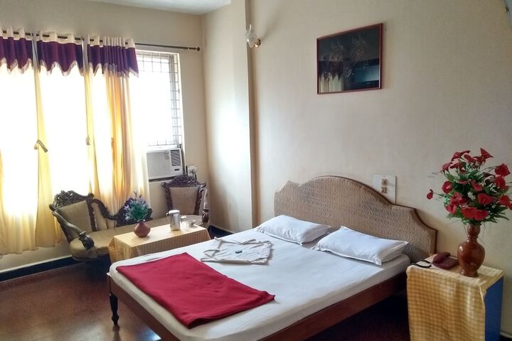 Room 5 of 11