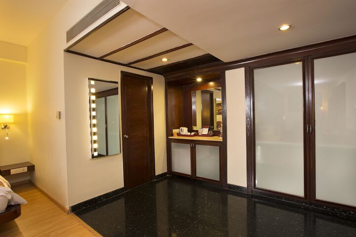 Room 5 of 43