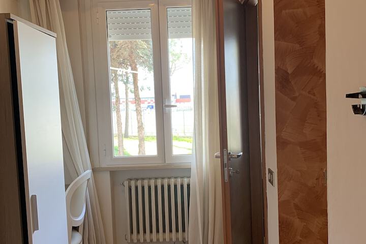 Room 10 of 33