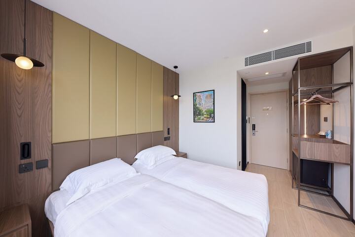 Room 20 of 49