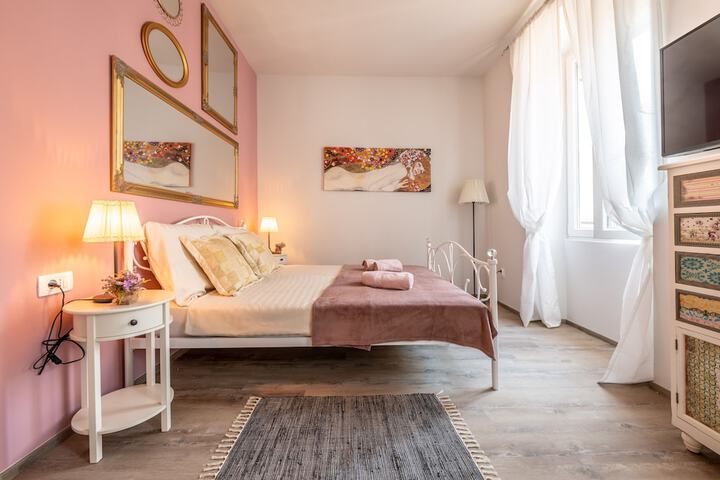 Room 3 of 47