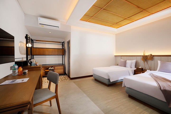 Room 10 of 26