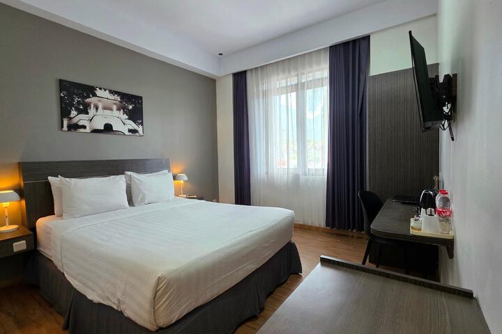 Room 3 of 13