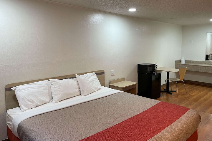 Room 6 of 36