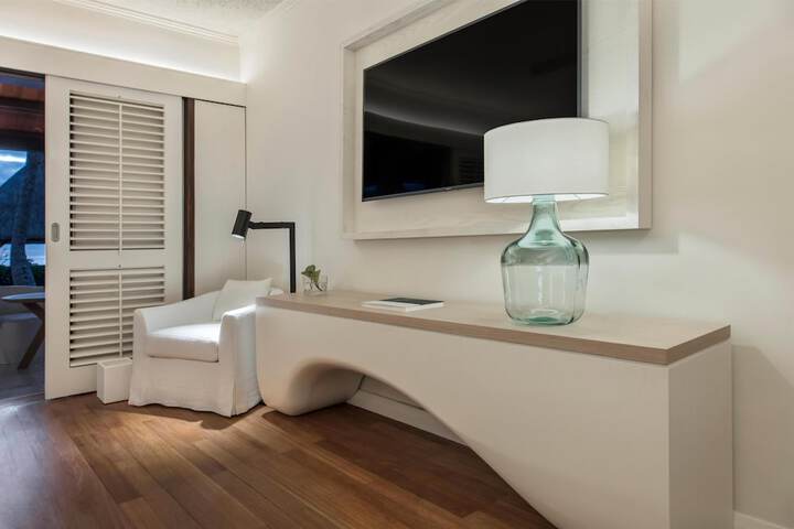 Room 28 of 228