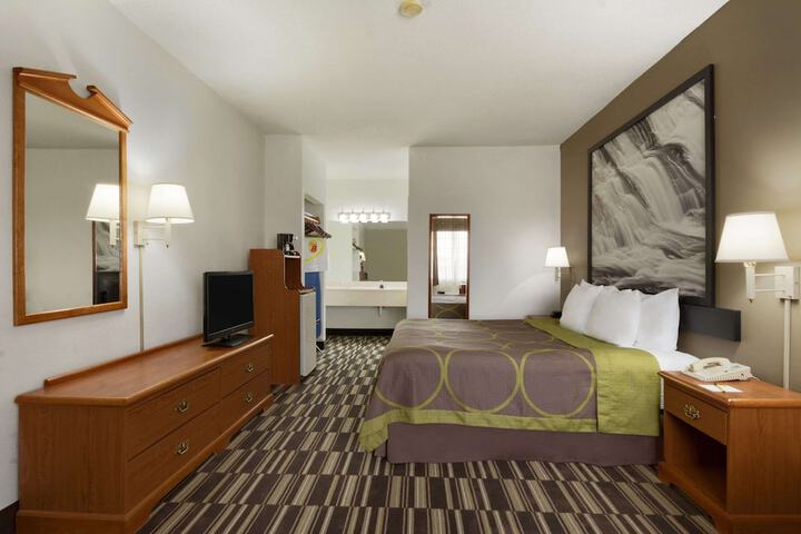 1 King Bed (6 of 9)
