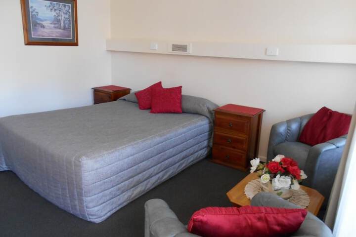 Room 6 of 28