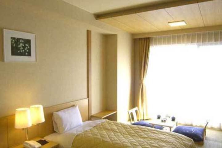Room 10 of 20