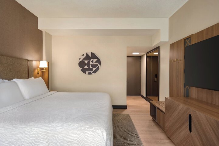 Room 27 of 87