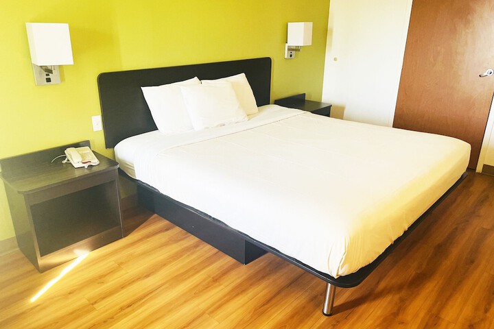 Single Accessible King Size Bed (6 of 8)