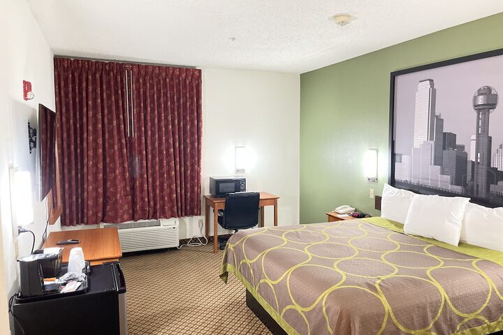 1 King Bed (1 of 18)