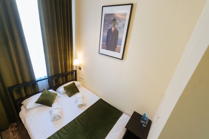 Room 5 of 62