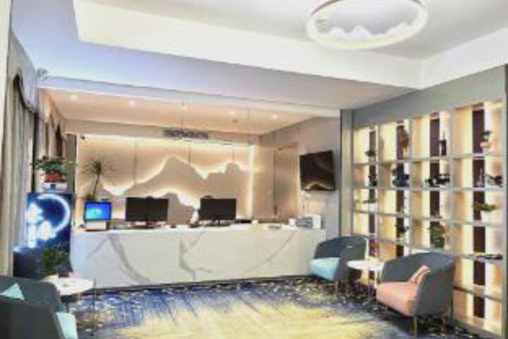 Jingjiang Future Select Hotel (Taihe Wuyue Plaza Branch)