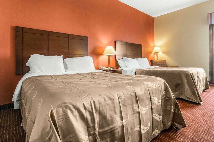 2 Queen Beds (2 of 6)