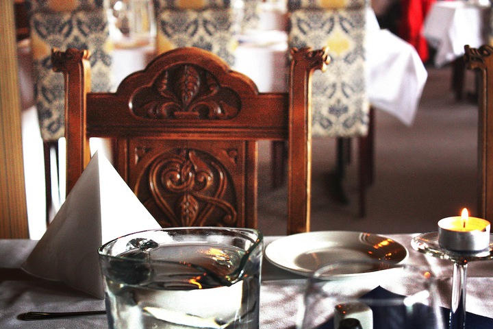 Dining 33 of 48