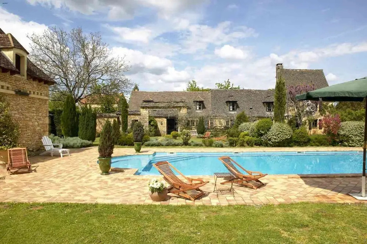 Pool 10 of 15
