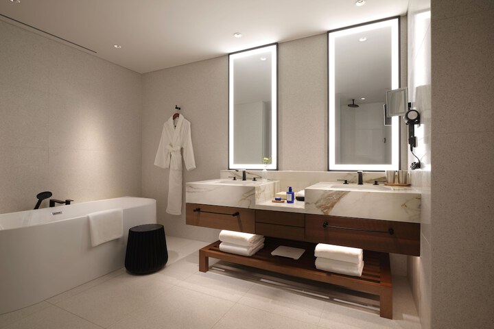 Room 108 of 203