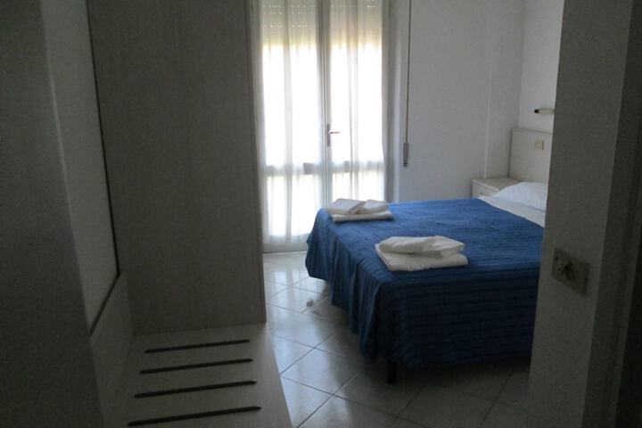 Room 8 of 14
