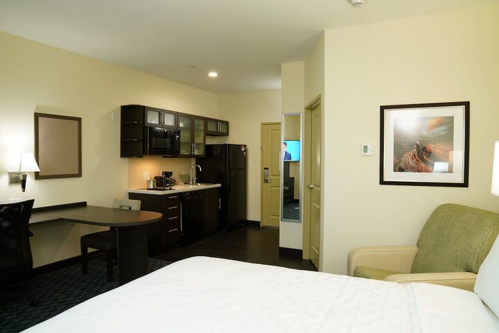 1 King Bed Studio Suite (14 of 18)