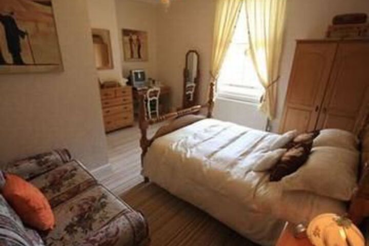 Room 5 of 17