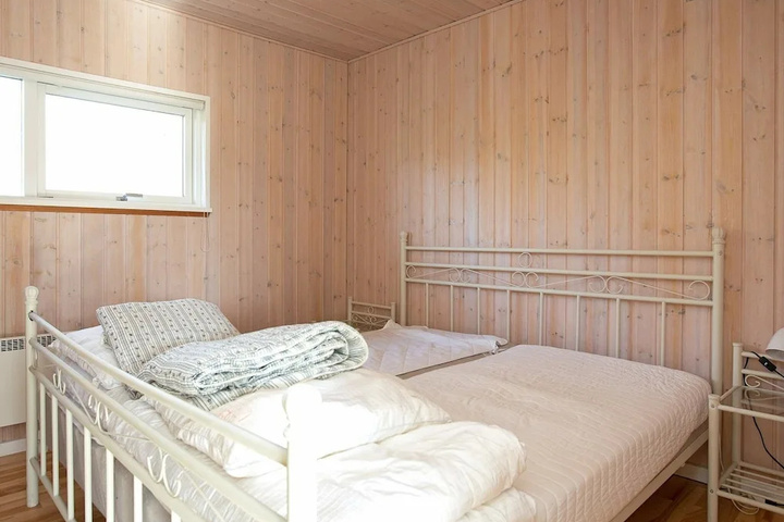 Room 5 of 15
