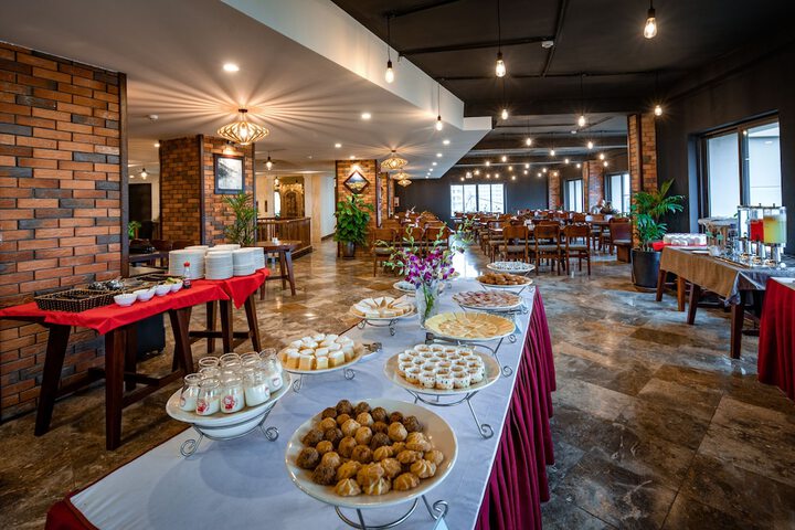 Breakfast/Coffee Service 60 of 84